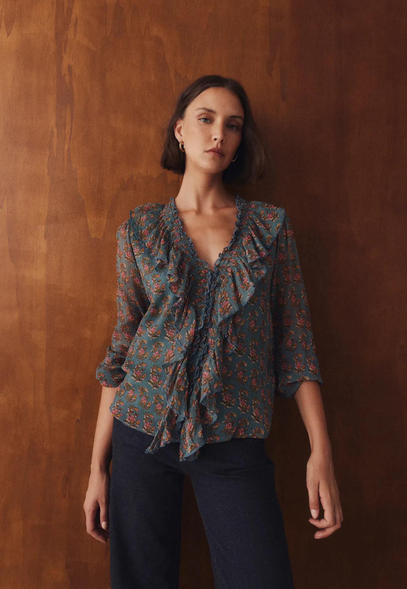 [1C6851FLOR26W36/XSUN] BLUSA PICO VOLANTE ESTAMPADA (XS/36)