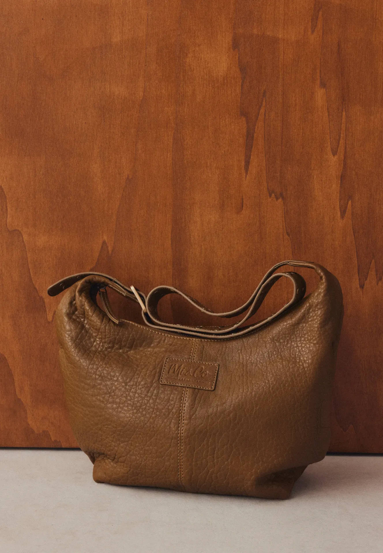 [1A6974MARVELLO26W2-5MO] BOLSO MEDIA LUNA TACHAS